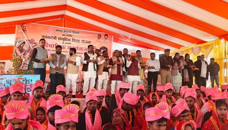 Barabanki: 185 couples tied the knot under the Chief Minister's Mass Marriage Scheme.