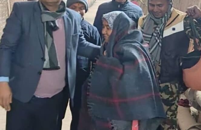 DM Mithilesh Mishra sets an example of humanity, reaching Kiul station at midnight to distribute blankets to those in need.