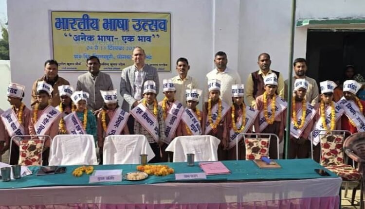 The Sub-Divisional Magistrate interacted with the children at the children's parliament and parent-teacher meeting.