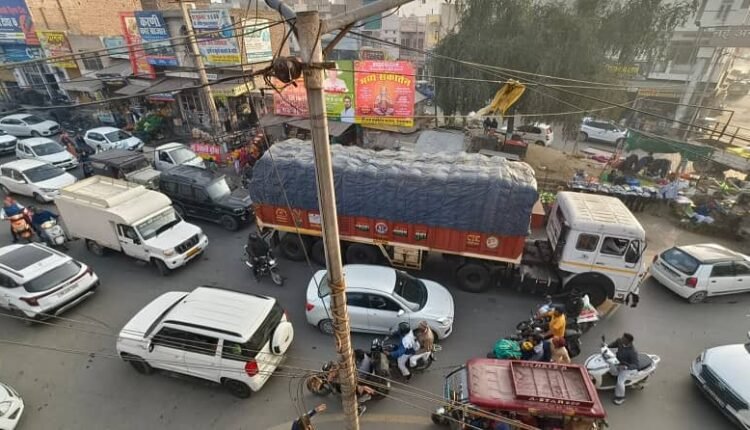 Traffic situation in Ellenabad