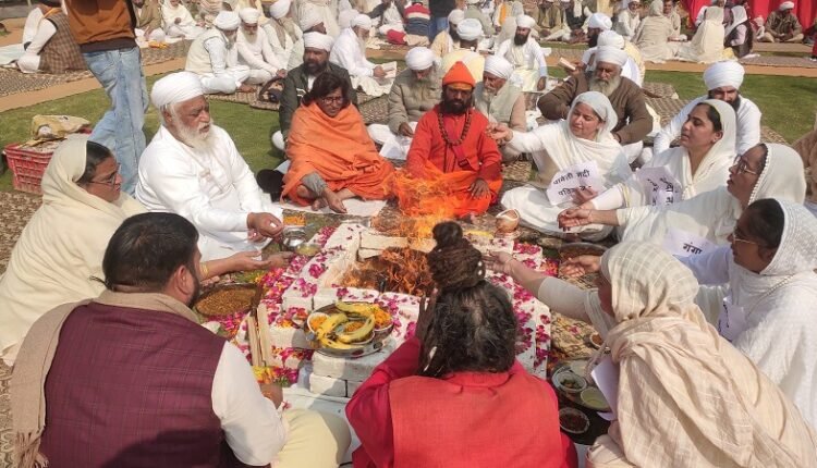 An uninterrupted Havan Yagna (fire ritual) dedicated to the martyrdom centenary of Satguru Tegh Bahadur Ji was held at Gurudwara Shri Jeevan Nagar.