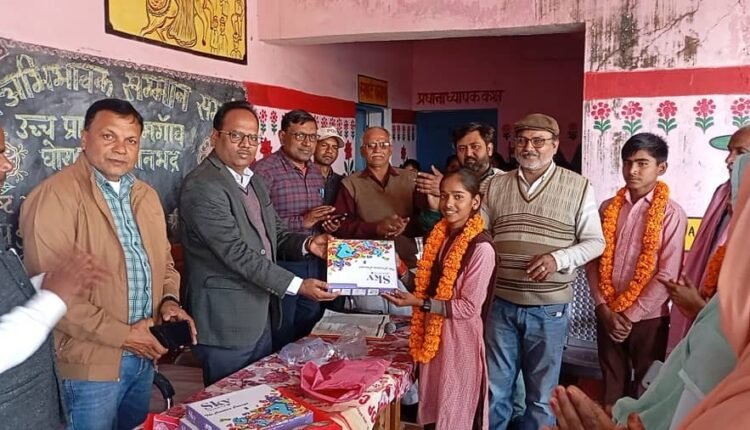 Sonbhadra: Deepika Patel enhanced the prestige of Higher Primary School Jamgaon
