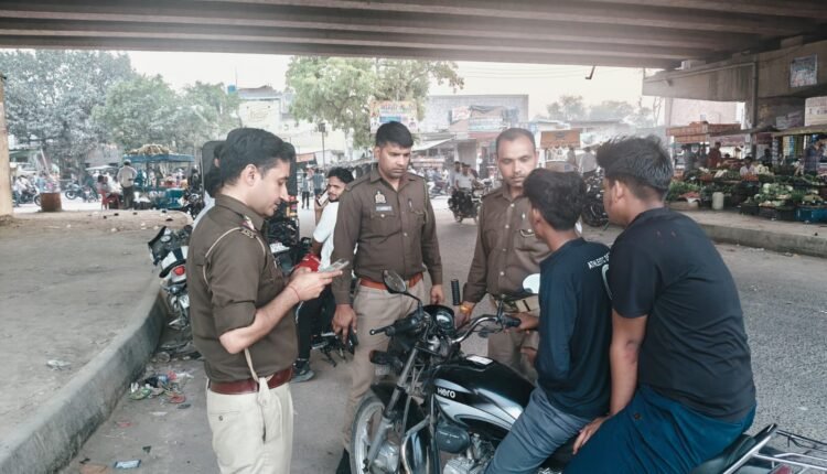 Police vehicle checking drive at Aspur intersection, strict warning issued to minors against riding bikes.