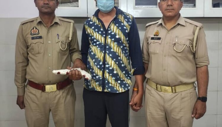 Modinagar Police arrest one accused person in possession of an illegal weapon.