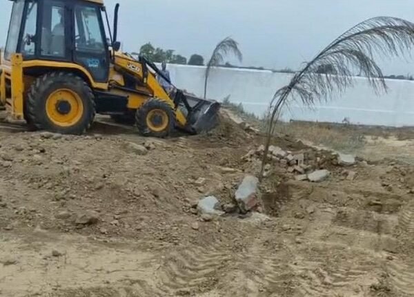 Bulldozers roll over illegal colony in Modinagar; GDA demolishes construction work spanning 26 bighas.