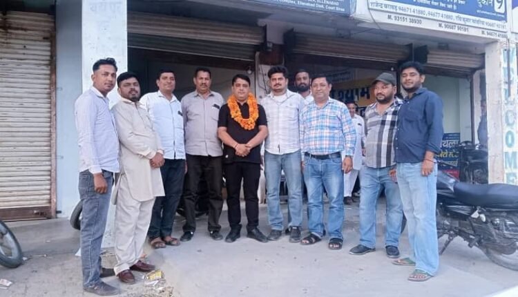 Gaurav Mehta Becomes President of the Bhaichara Typists' Union; Welcomed with Flowers and Garlands.