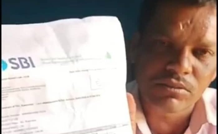 Sonbhadra: Major Scam Uncovered at Public Service Center; Allegations of Money Siphoned Off Using Thumb Impressions