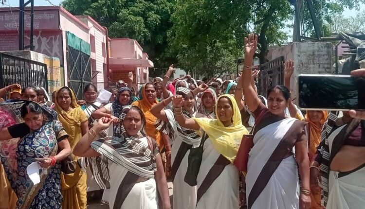 ASHA workers and ASHA Sanginis stage protest at CHC Soron over pending honorariums; warn of work boycott if payment is not made.