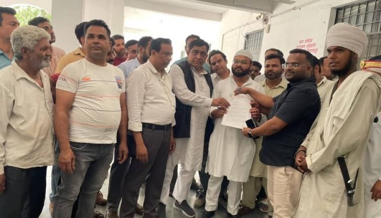 Traders Stage Vigorous Protest in Bilaspur; Submit Memorandum Outlining Four-Point Demands
