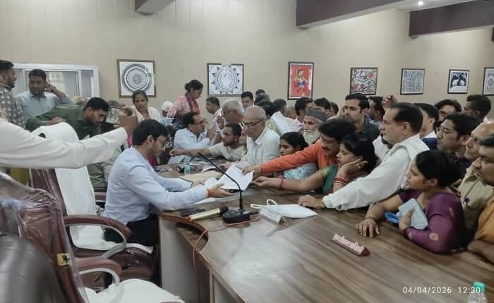 Organizations Submit Memorandum Regarding Land Dispute at Modinagar Tehsil Diwas; Demand Inquiry