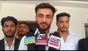 Rampur: Syed Mohtasham Mujtaba submits a written memorandum to the City Magistrate, addressed to the District Magistrate, regarding the scheduling of the LLB examination on the day of Eid-ul-Adha.