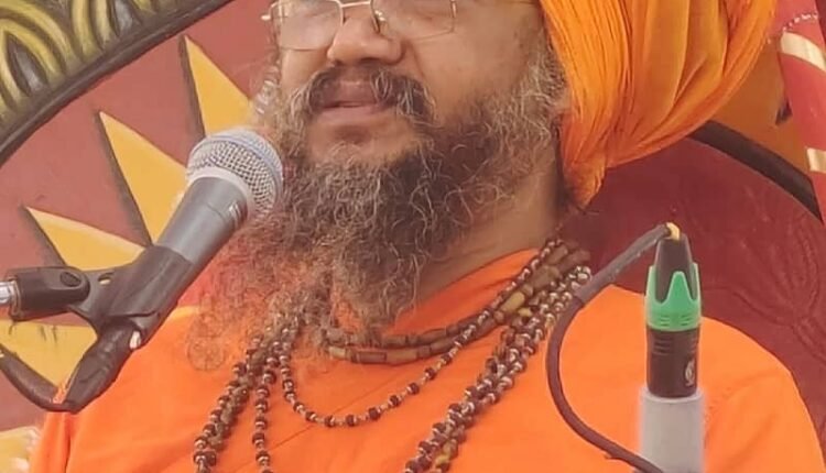Shri Bharat Muni Ji Maharaj described Shri Krishna's divine Raas Panchadhyayi in a very emotional and interesting manner.