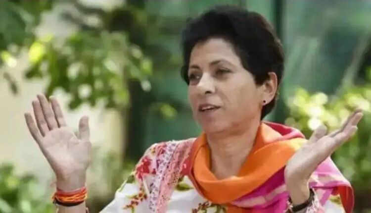During her visit to Tohana, Kumari Selja listened to the public's grievances and accused the government of neglecting the youth, farmers, and the common people.