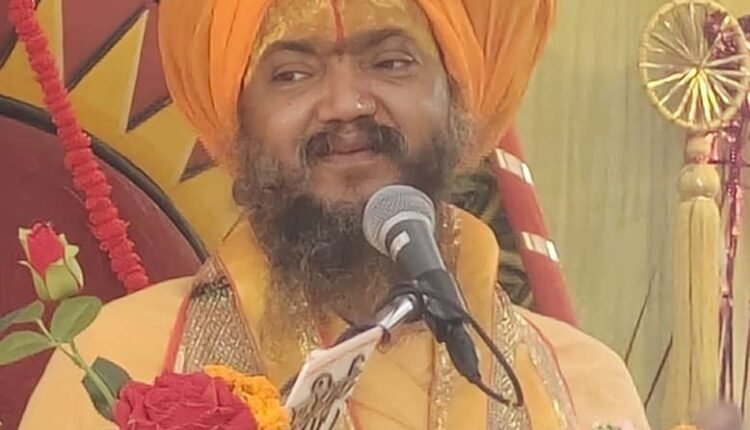 The pandal echoed with the sound of Nand's Anand Bhayo.