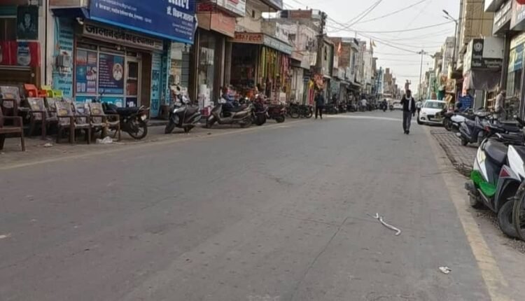 The Onslaught of Extreme Heat: Complete Silence Prevails on the Streets and in the Main Market.
