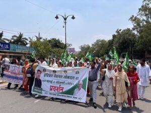 Protesting against the continuous hike in the prices of petroleum and gas cylinders, INLD took to the streets across all districts, staging vigorous demonstrations and submitting memorandums addressed to the Prime Minister to the Deputy Commissioners.