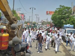 Protesting against the continuous hike in the prices of petroleum and gas cylinders, INLD took to the streets across all districts, staging vigorous demonstrations and submitting memorandums addressed to the Prime Minister to the Deputy Commissioners.