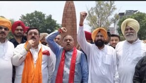 Upon reaching Jallianwala Bagh, Tarun Chugh paid tribute to the martyrs, stating that this land is no less than a temple.