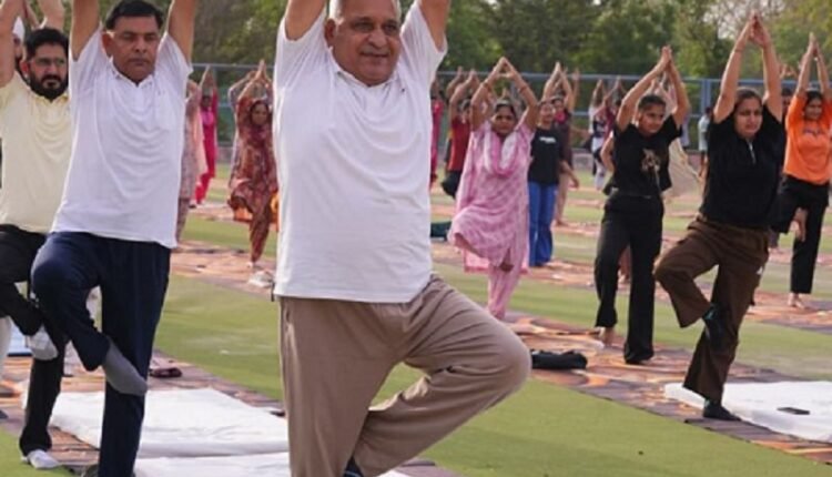 A one-day yoga training program was organized at the hockey field of Shaheed Bhagat Stadium; Cabinet Minister Ranbir Gangwa attended as the chief guest.