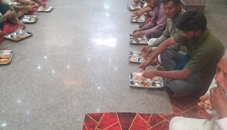A grand community feast (Bhandara) was successfully organized on Somvati Amavasya with a spirit of devotion and service.