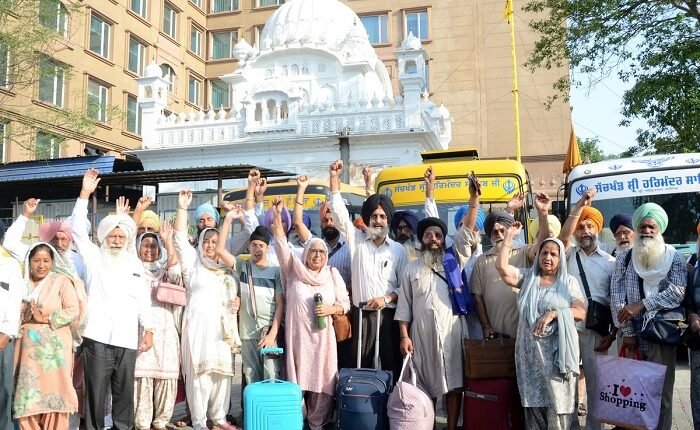 Pilgrims returned to India from Pakistan via the Attari border after observing the death anniversary of Maharaja Ranjit Singh.