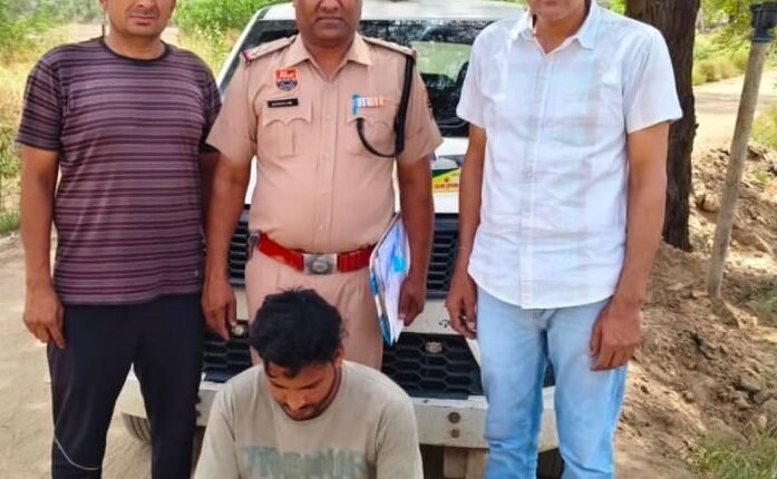 The CIA Ellenabad police team apprehended a young man with 353 grams of opium.