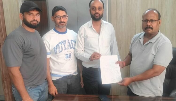 Ghaziabad gym owners appeal to the District Magistrate, demanding a simplification of the certificate issuance process.