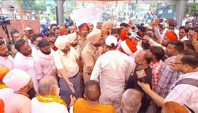 amritsar-valmiki-samaj-protest-barnala-lathicharge-hunger-strike