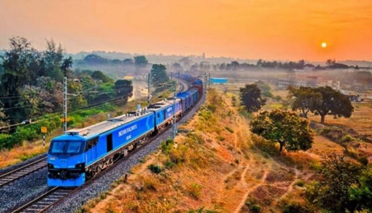 puri-gomti-nagar-special-train-via-varanasi-08439