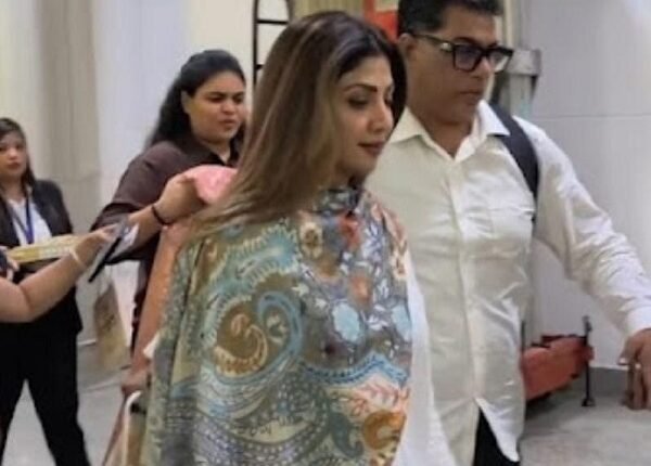 Shilpa Shetty’s faith in the city of Mahadev; she bowed in reverence at the court of Baba Vishwanath and sought blessings for her family's well-being.