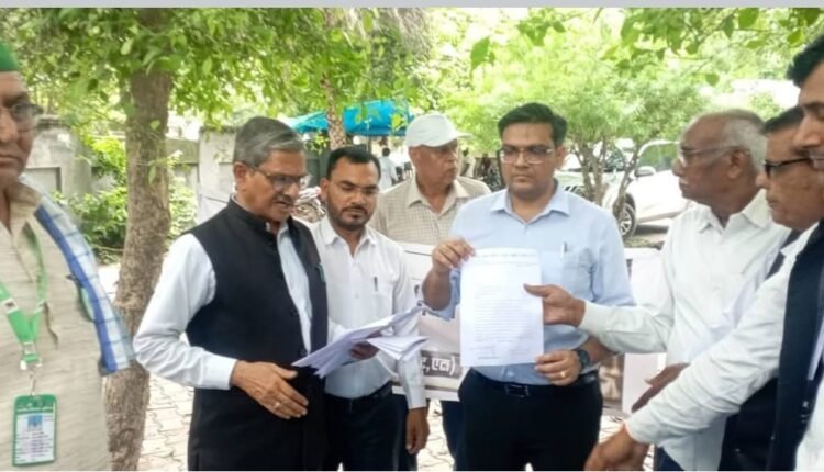 Samyukt Kisan Morcha submits memorandum opposing India-US free trade agreement.