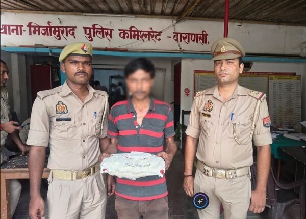 Mirzamurad police arrested a smuggler with 477 grams of cannabis and ₹2,320 in cash.