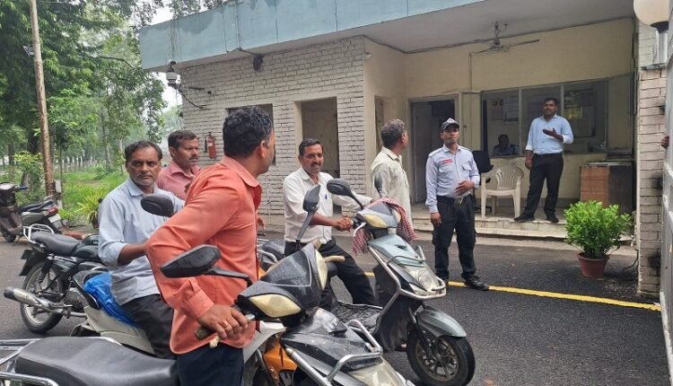 Allegation of holding workers hostage at the Modi Xerox factory proves false; police investigation reveals the truth.