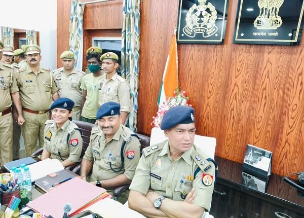 Rampur: Accused arrested for injuring two youths by stabbing them; weapon used in the incident recovered.