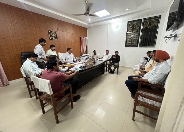 A meeting was held with representatives of political parties regarding the rationalization of polling stations.