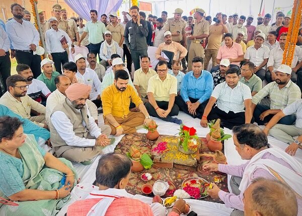Launch of the 'Ek Ped Maa Ke Naam' (A Tree in Mother's Name) mega-campaign; 6,400 saplings planted across 4 hectares.