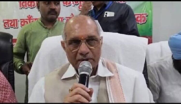 Upon arriving at Valmiki Basti, the Minister-in-charge took stock of the living conditions and interacted directly with the beneficiaries of various schemes.