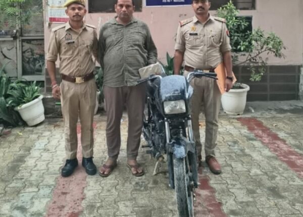 Cunning vehicle thief nabbed by Muradnagar police; stolen motorcycle recovered.