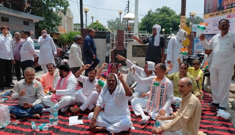modinagar-two-women-assault-gau-taskari-congress-sp-protest