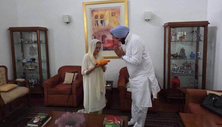 gurjeet-singh-aujla-meets-gursharan-kaur-manmohan-singh