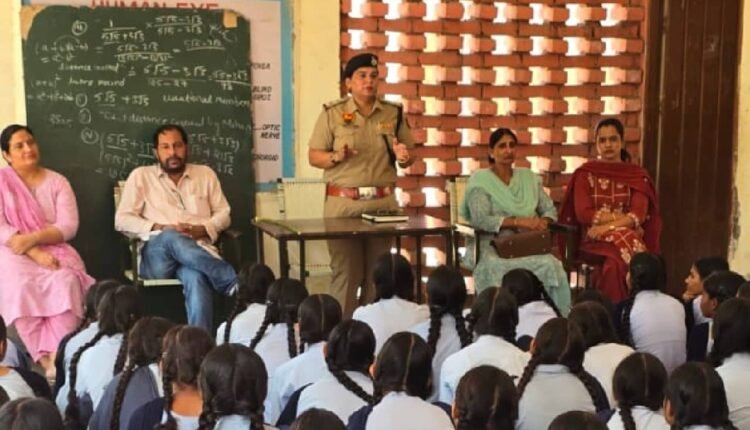 inspector-seema-sodhi-drug-cyber-crime-awareness-school-bharokhan