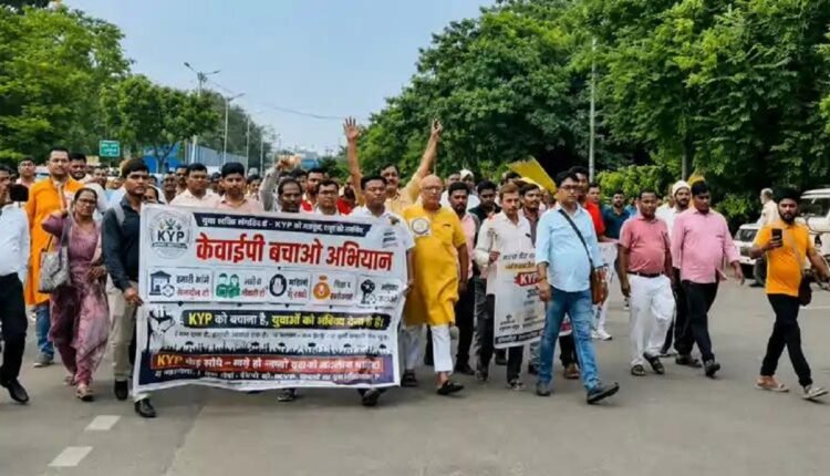 bihar-kyp-center-operators-protest-training-resume-demand