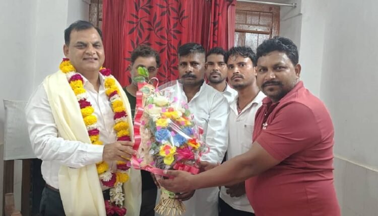 rampur-up-safai-mazdoor-sangh-welcomed-sdm-rakesh-tyagi