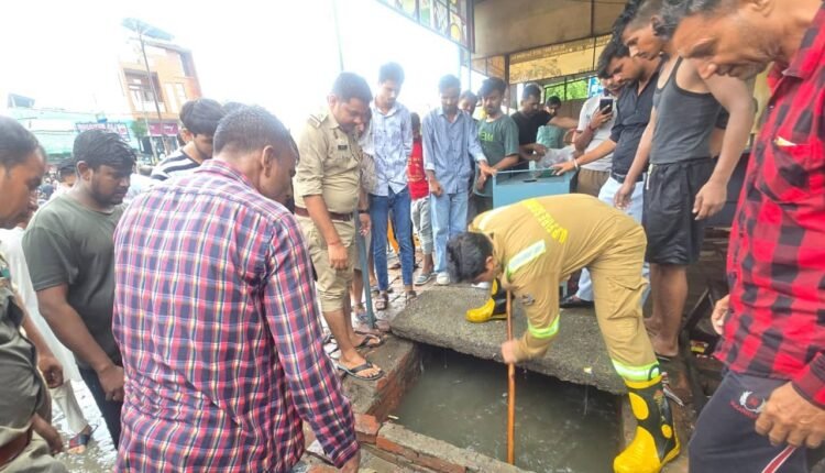 rampur-7-year-old-child-drowned-in-drain-rescue