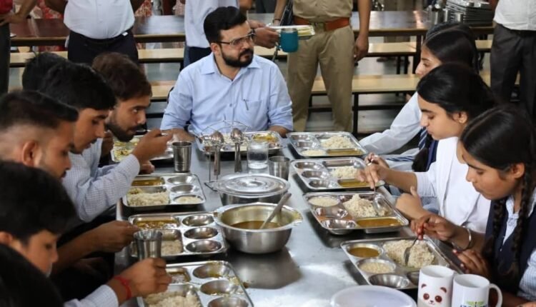 rampur-dm-ajay-kumar-dwivedi-jawahar-navodaya-vidyalaya-inspection