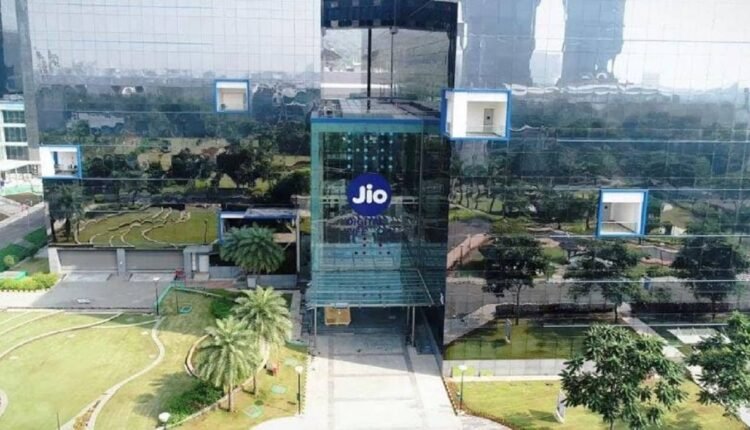 reliance-jio-10-years-up-east-up-west-7-10-crore-mobile-users