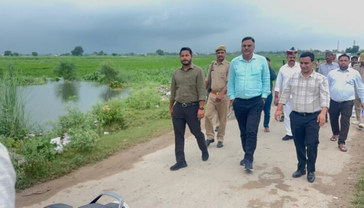 mirzapur-dm-pawan-kumar-gangwar-flood-preparations-chunar