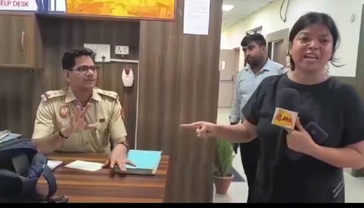 delhi-journalist-shaheen-police-action-4pm-rekha-gupta