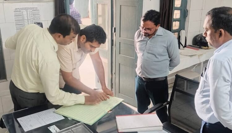 rampur-health-centre-surprise-inspection-doctors-staff-absent