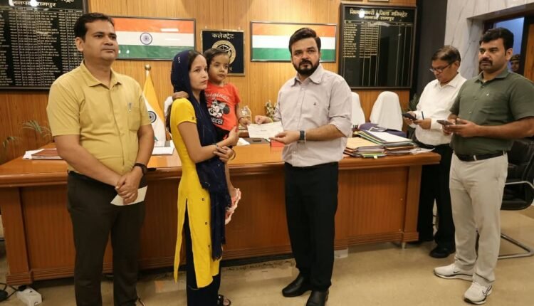 rampur-janata-darshan-financial-assistance-child-treatment